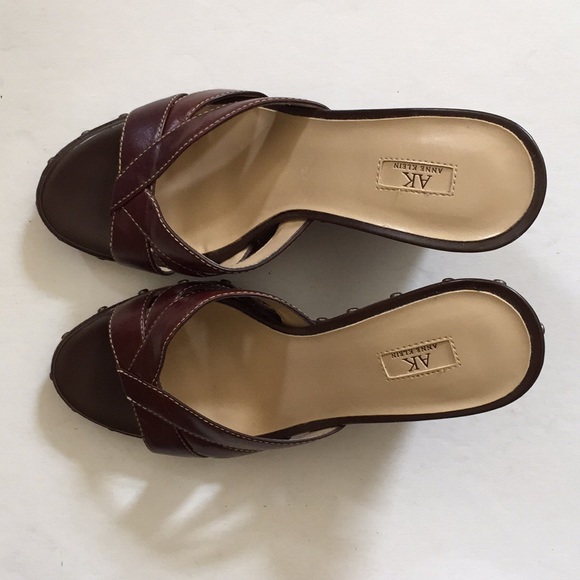 NWT Anne Klein Brown Leather Studded Wedge Sandals - Picture 8 of 8